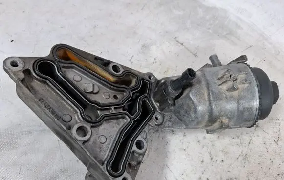 Opel Vectra C Oil filter mounting bracket 6740230110