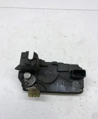 Opel Zafira B Rear door lock 13210738