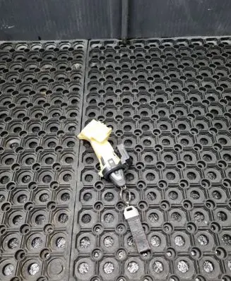 Ford Mondeo MK IV Ignition lock D7520013 1738A33443