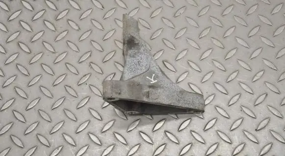Subaru Outback (BS) Engine mounting bracket