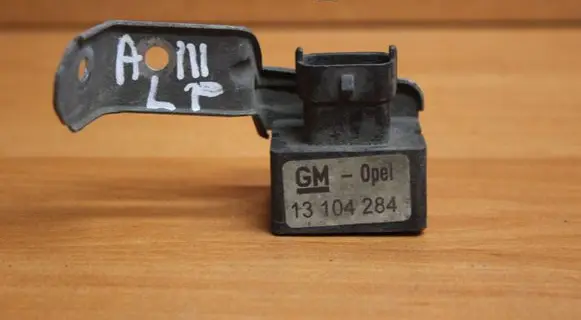 Opel Astra H Sensor 9570930003 13104284 002455008000
