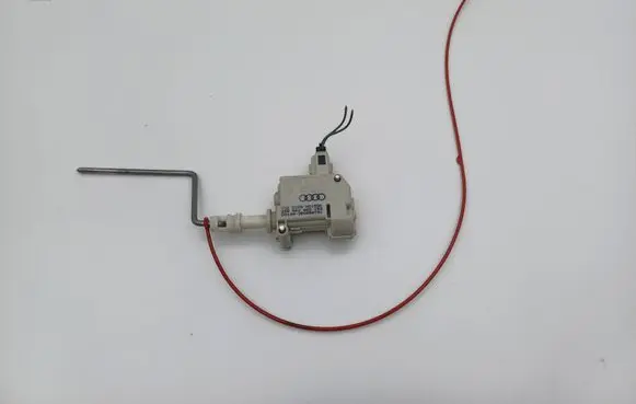 Audi A4 S4 B6 8E 8H Fuel tank cap lock motor 8E0962153