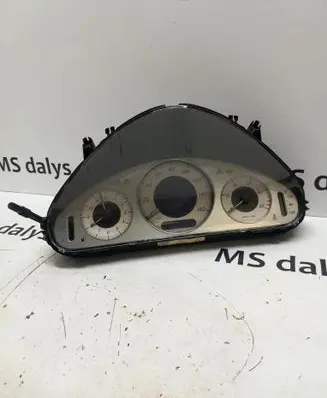Speedometer (instrument cluster)