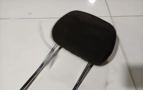Volvo V50 Front seat headrest 