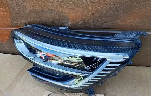 Renault Megane IV Headlight/headlamp 260604081R 90196962