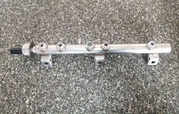 BMW 1 E81 E87 Fuel main line pipe 7562474 7537319
