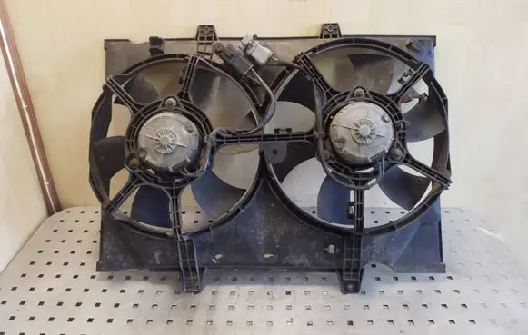 Opel Frontera B Radiator cooling fan shroud 8240266