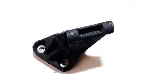 Nissan X-Trail T30 Engine mounting bracket
