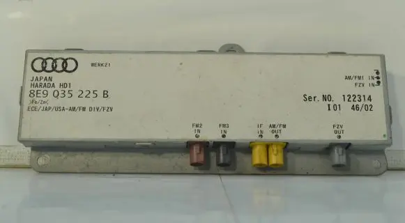 Audi A4 S4 B7 8E 8H Antenna control unit 8E9035225B
