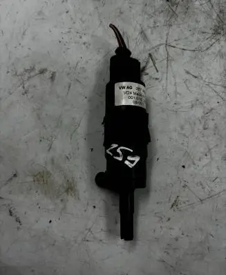 Audi A6 S6 C6 4F Windscreen/windshield washer pump 3B7955681