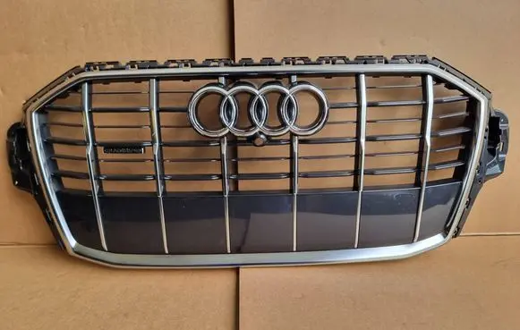 Audi Q7 4M Front bumper upper radiator grill 4M0853651