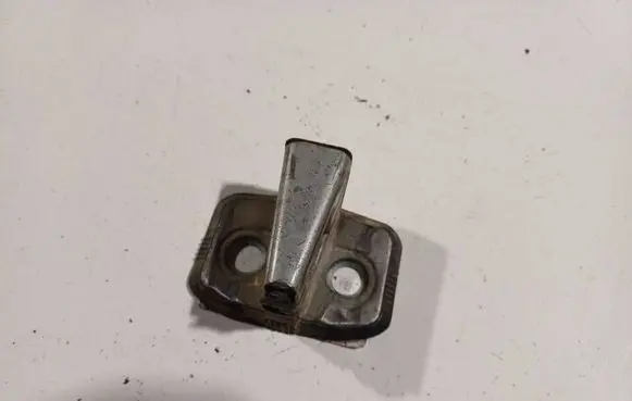 Audi A6 S6 C4 4A Front door lock loop/hook striker 