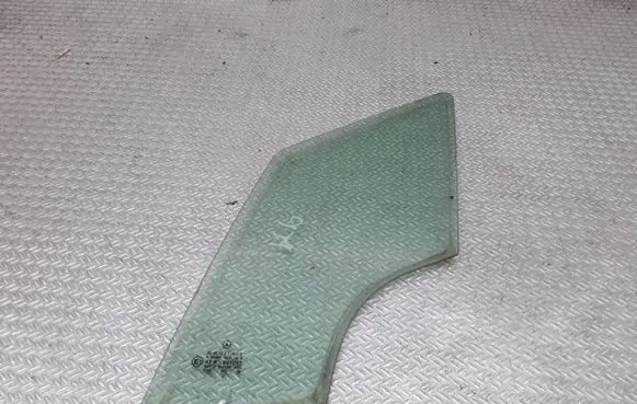 Mercedes-Benz A W168 Front door vent window glass four-door 