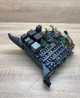 Ford Mondeo Mk III Fuse module 1S7T14A073AE