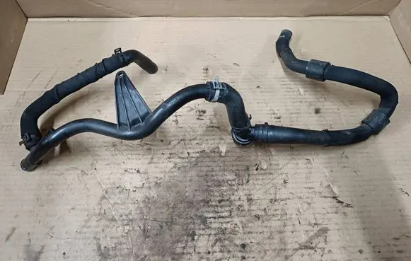 Engine coolant pipe/hose