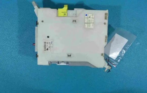 Lexus IS 220D-250-350 Central body control module 8273-53021 IMPRK890283