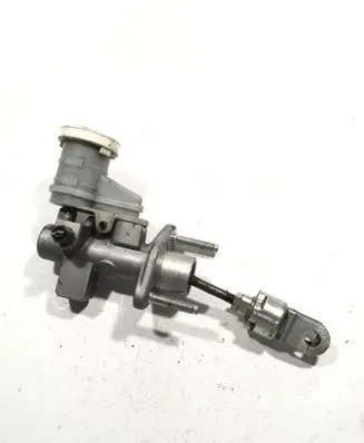 Mitsubishi L200 Clutch master cylinder 