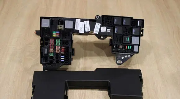 Jaguar XF X250 Fuse box cover 8X2T14A075AA