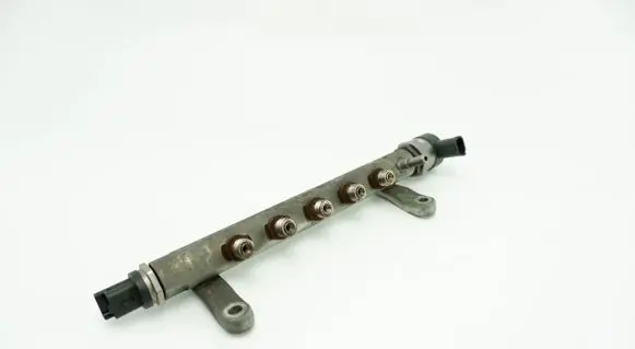 Citroen C5 Fuel injector supply line/pipe 