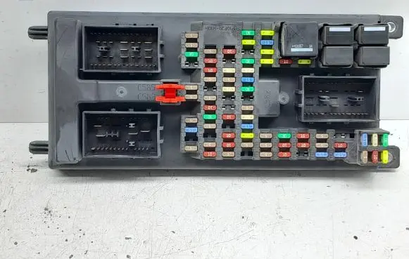 Land Rover Range Rover Sport L320 Fuse module AH2214F041BH
