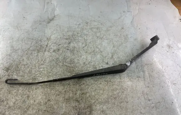 Mitsubishi Grandis Front wiper blade arm