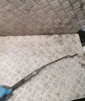 Audi A4 S4 B5 8D Front wiper blade arm 8d1955408a