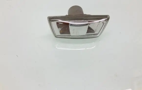 Opel Astra H Front fender indicator light 13252456