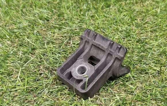 Chevrolet Cruze Radiator mount bracket 13250318