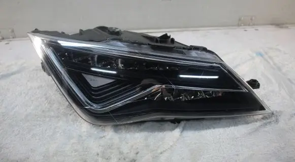 Seat Leon (5F) Headlight/headlamp 5F1941008K 90100840 5F1941008