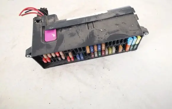 Volkswagen Touran I Fuse box set 1t1970000e 1t1970015b