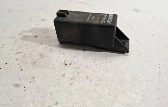 Volvo XC60 Glow plug pre-heat relay 30751798