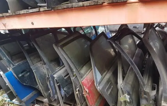 Mazda 323 F Front door pilkos