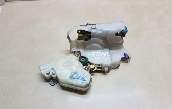 Nissan X-Trail T30 Front door window regulator motor