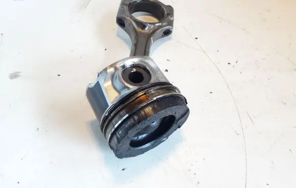 Toyota Avensis T250 Piston with connecting rod 6DB01294