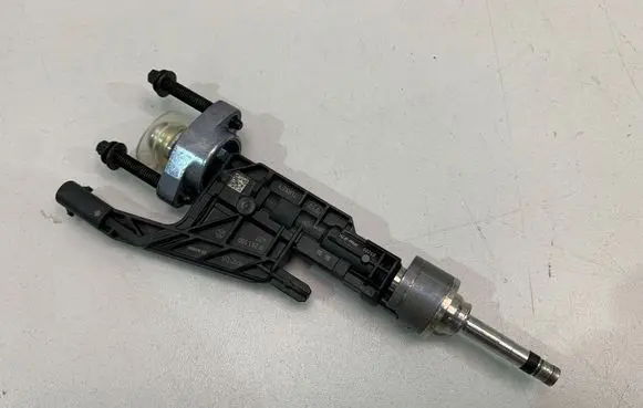 Mini One - Cooper F56 F55 Fuel injector 8656548