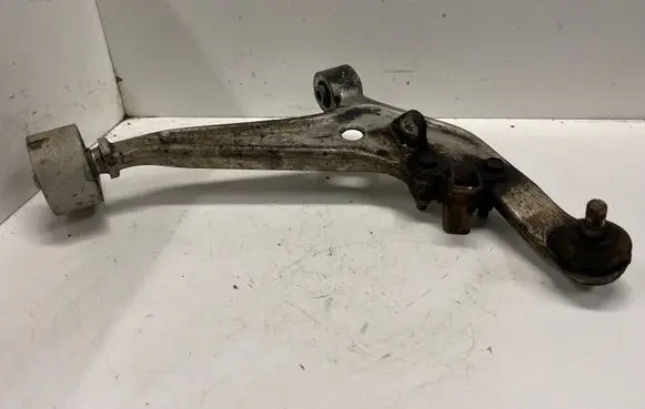 Nissan X-Trail T30 Front lower control arm/wishbone