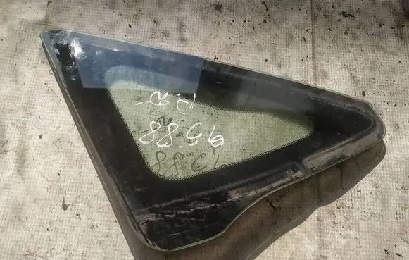 Honda FR-V Front triangle window/glass as2