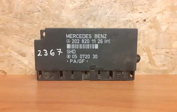Mercedes-Benz C W202 Central body control module 2028201126 2367