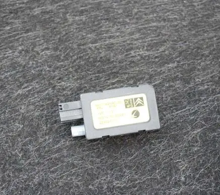 Citroen C4 II Picasso Aerial antenna amplifier 9807982580