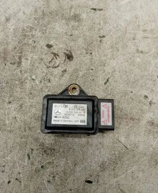 Mercedes-Benz E W211 ESP acceleration yaw rate sensor A0025426618 0265005246 0025712