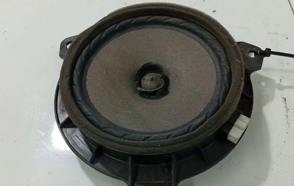 Toyota Yaris Front door speaker