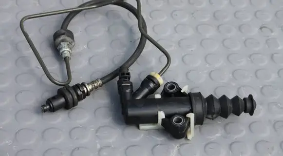 Clutch slave cylinder