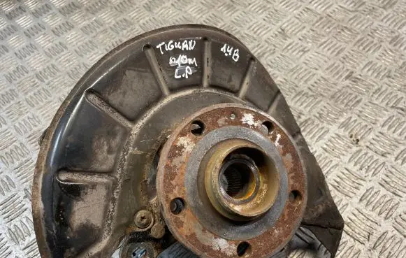 Volkswagen Tiguan Front wheel hub spindle knuckle
