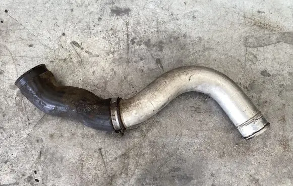 BMW 5 E39 Intercooler hose/pipe 2249669