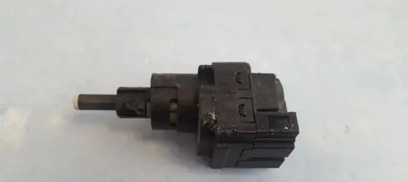 Volkswagen Polo IV 9N3 Brake pedal sensor switch V10730156 V10-73-0156