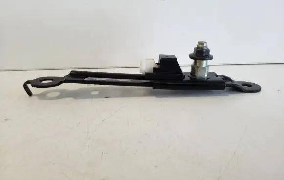 Lexus CT 200H Seat belt adjustment rail E563001