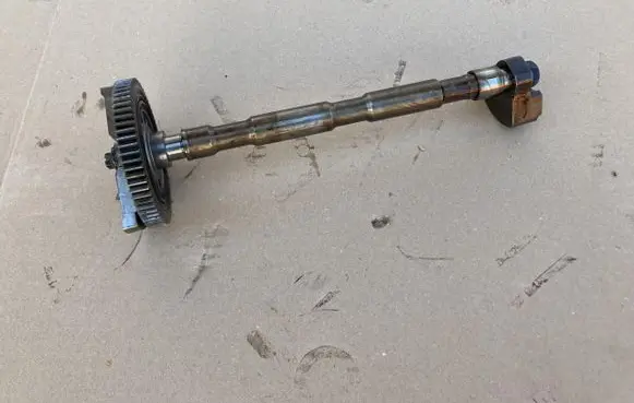 Peugeot 2008 I Oil pump balance shaft 9813298480