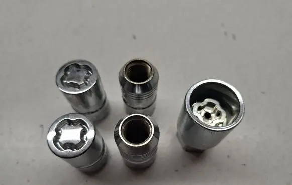 Ford Mach-E I Nuts/bolts