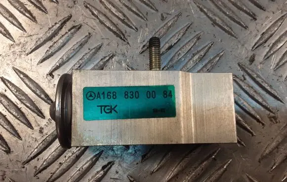 Mercedes-Benz A W168 Air conditioning (A/C) expansion valve A1688300084
