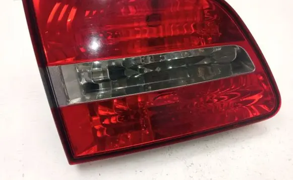 Tailgate rear/tail lights